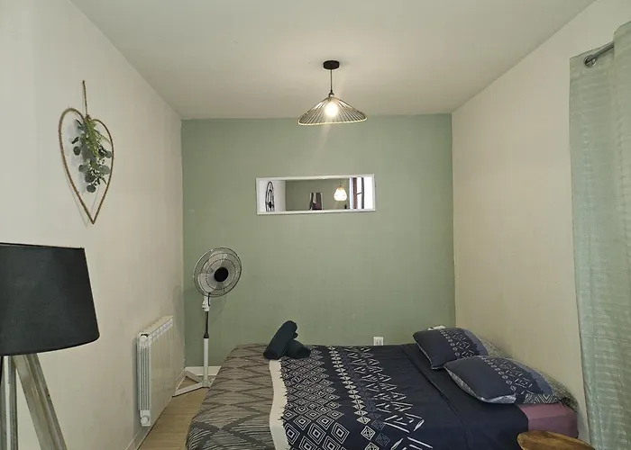 49 Centre-ville Box A Bagages Gratuits * Каркассон